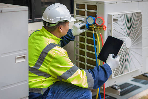 Professional Hvac technician working in Wellborn, FL